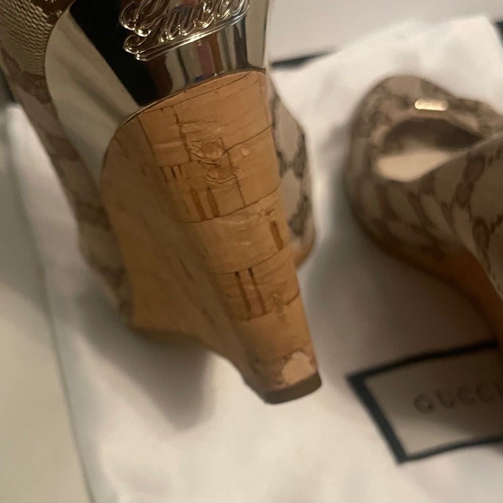 Gucci Monogram Beige GG Canvas Peep-Toe Pumps with Bow - Picture 12 of 14